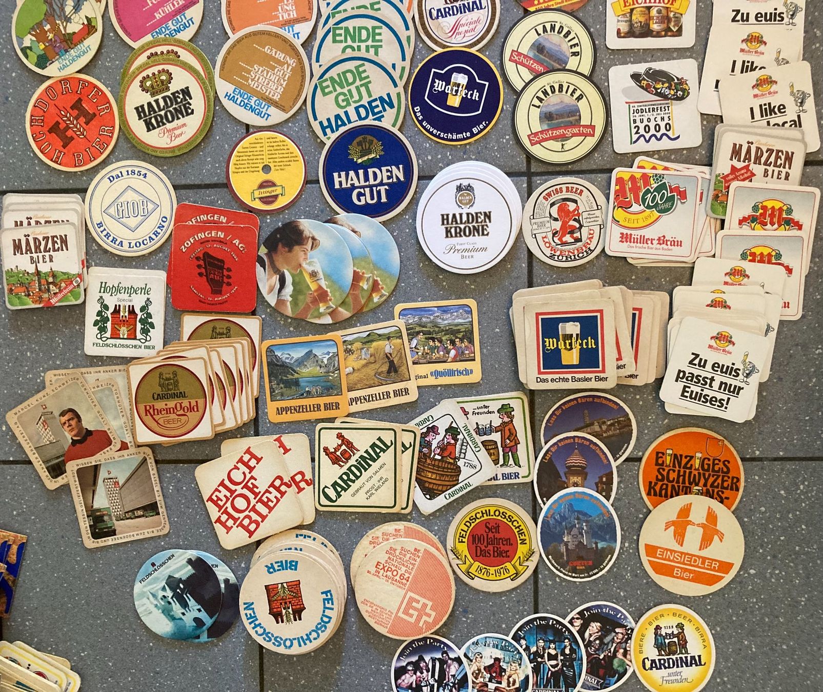 Sottobicchieri: Riesige Bierdeckel Sammlung - verschiedene Schweizer Marken! – Usato da Riniken venduto da begeh-r-bar 2