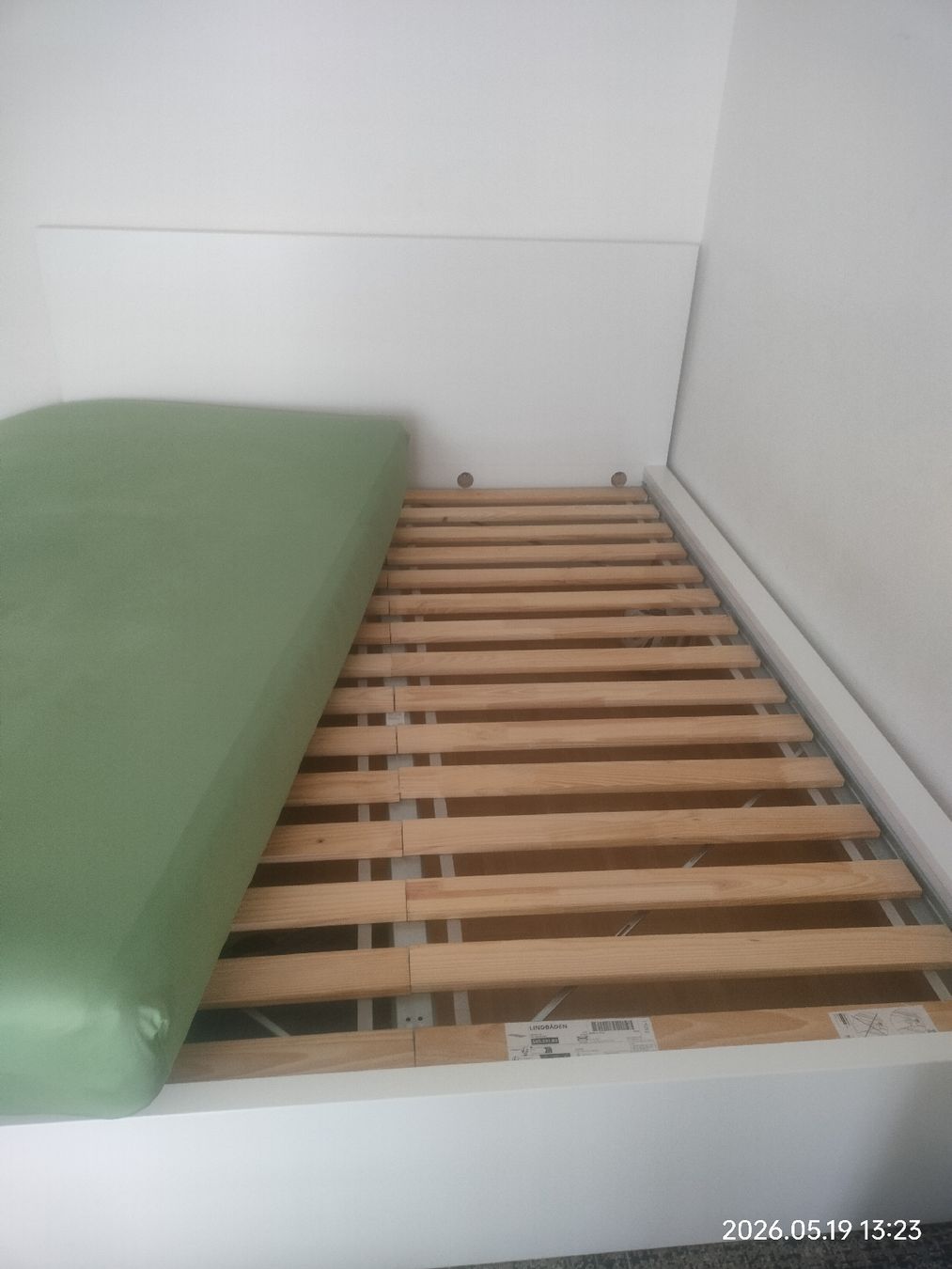 Lits: Bed frame high white with mattress – Neuf (Voir description) à Basel par vik_7qc8 1