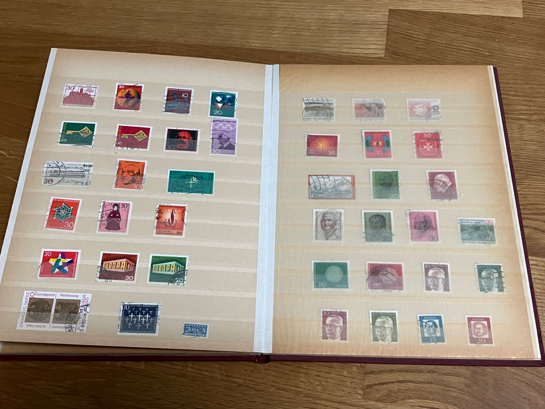 Album: Deutschland Briefmarken Album – Usato da Riehen venduto da vernizi 6