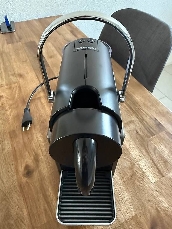 Macchine per caffè & Macchine per espresso: Krups Nespresso Pixie Titanium Restgarantie in top Zustand – Usato da Oberhasli venduto da the.duchess.16 3