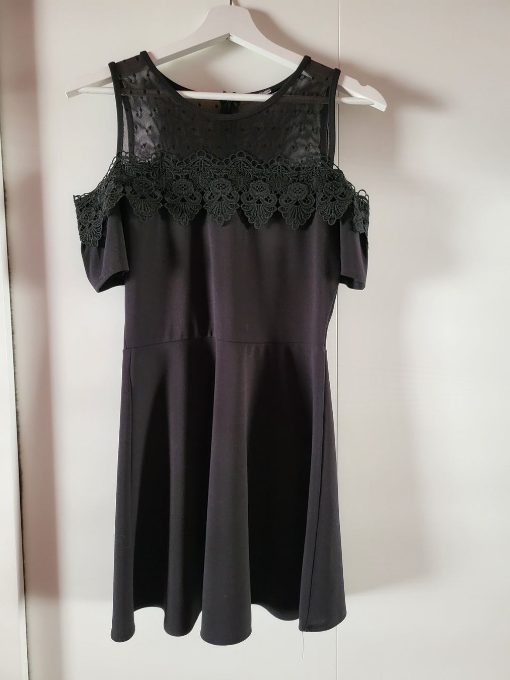 Zebra Vestiti: Schwarzes Kleid mit Spitzendetails Grösse S – Usato da Attinghausen venduto da lau_ys85