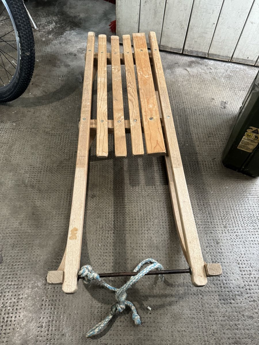 Sonstige: Schlitten aus Holz – Gebraucht aus Basel von luc_8rpv