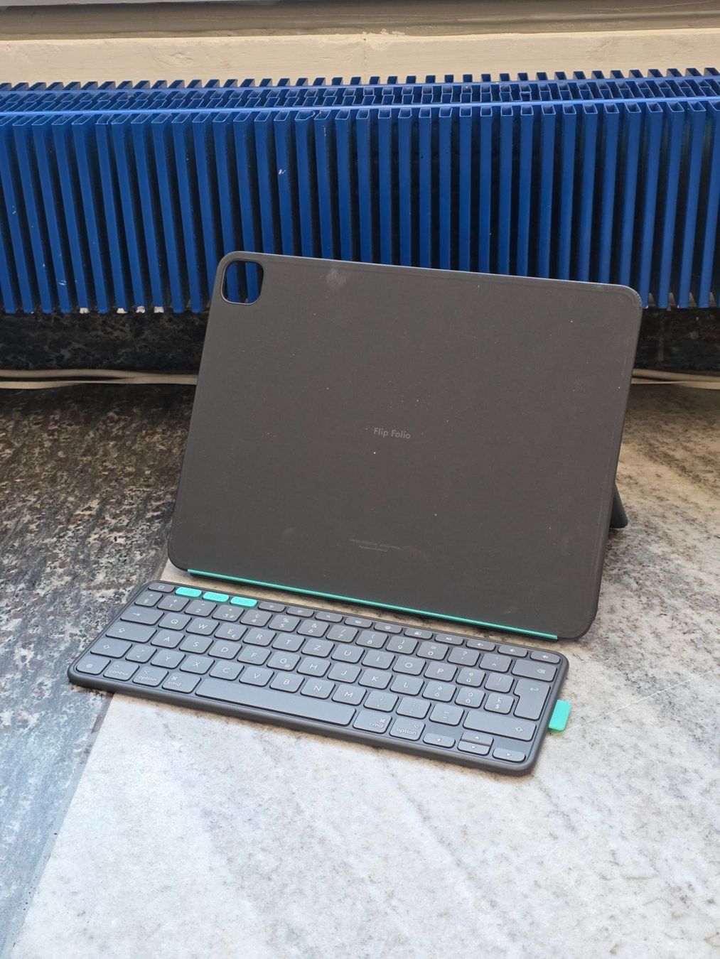 Apple Tastiere: Logitech Flip Folio iPad Pro 13-inch | Tastatur-Case / Hülle – Usato da Zürich venduto da Miscellaneous_