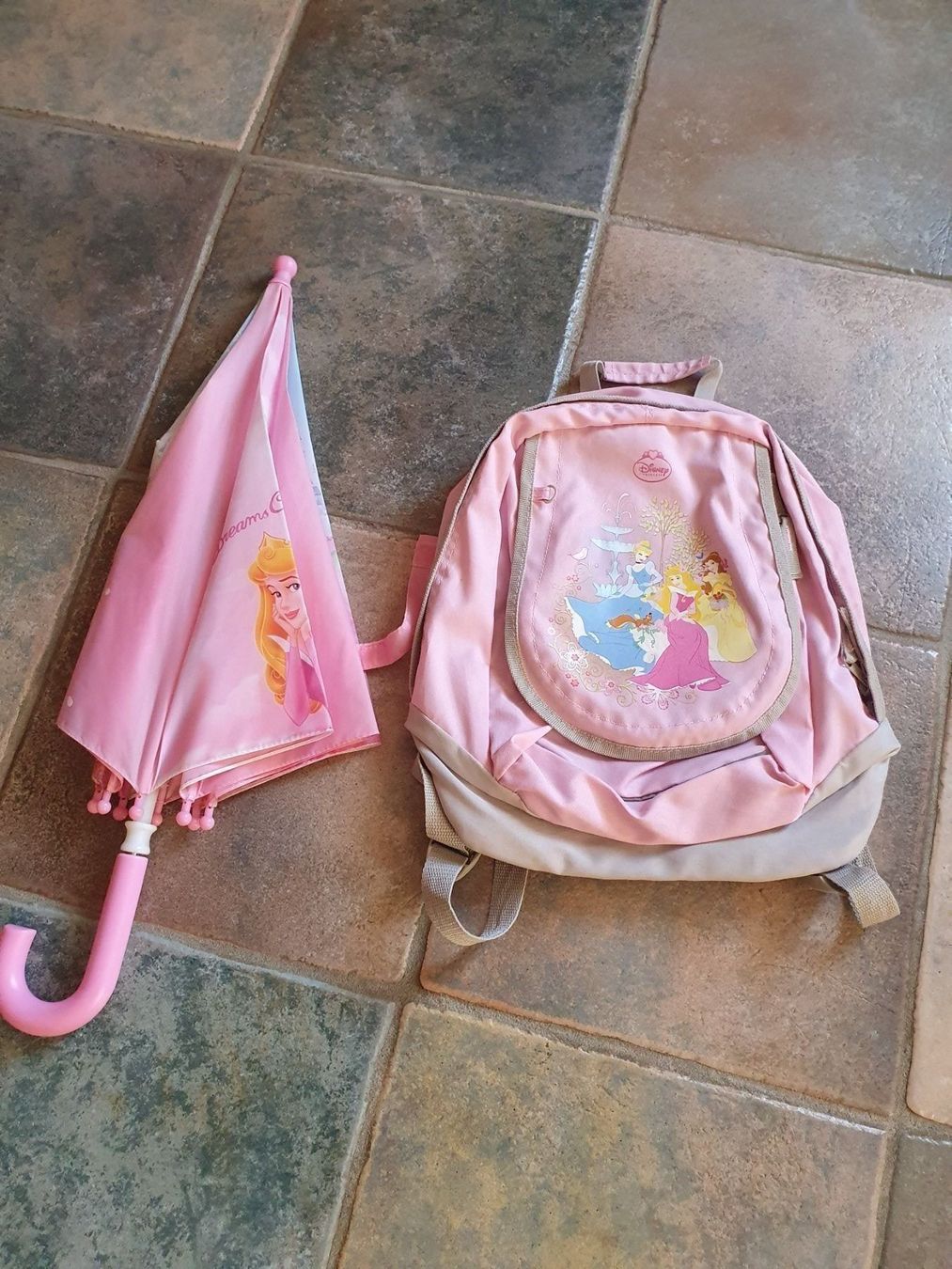 Disney Borse & Zaini: Disney Rucksack + Regenschirm – Usato da Staffelbach venduto da anit77 1