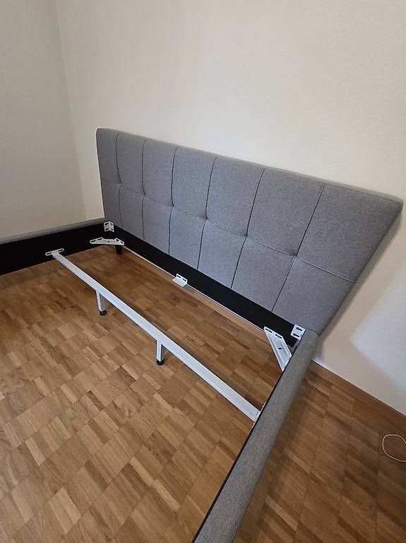 Letti: Graues Polsterbett 160x200 cm – Usato da Zürich venduto da Le1 1