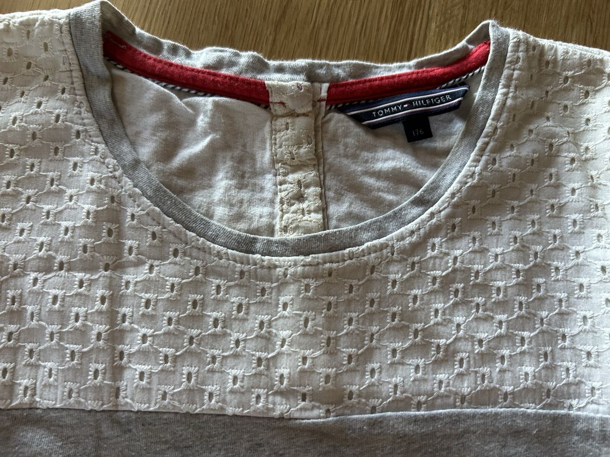 Tommy Hilfiger Blusen, T-Shirts & Tops: T-shirt Tommy Hilfiger 176 – Gebraucht aus Daillens von guisepa 1