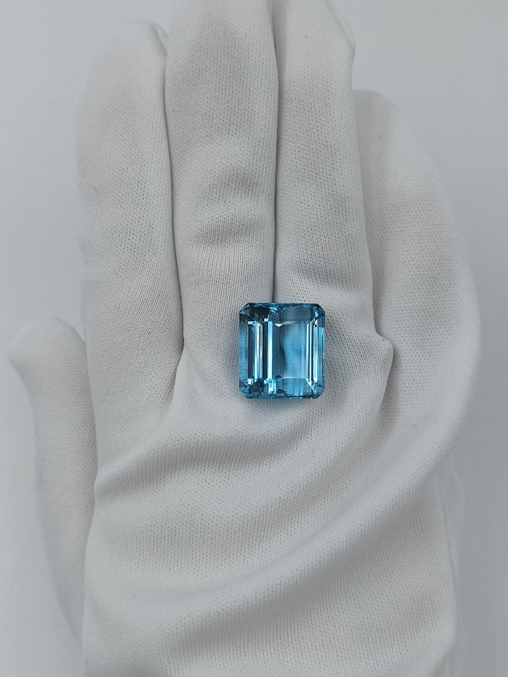 Pietre preziose: 1 AQUAMARIN 34.21 CT. – Usato da Luzern venduto da EdiGem 9