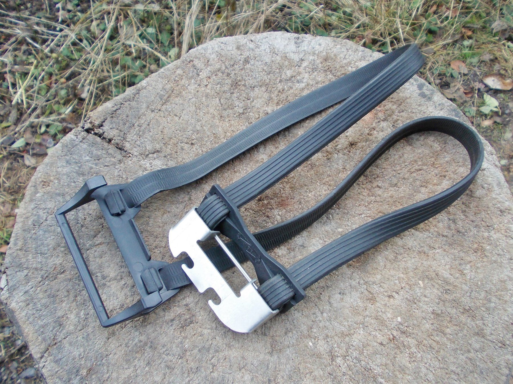 Pezzi di ricambio: NEU / NOS : BIBIA Gepäckträger SPANNGURT / SPANNGUMMI – Nuovo (secondo la descrizione) da Gsteigwiler venduto da HORMIGA21