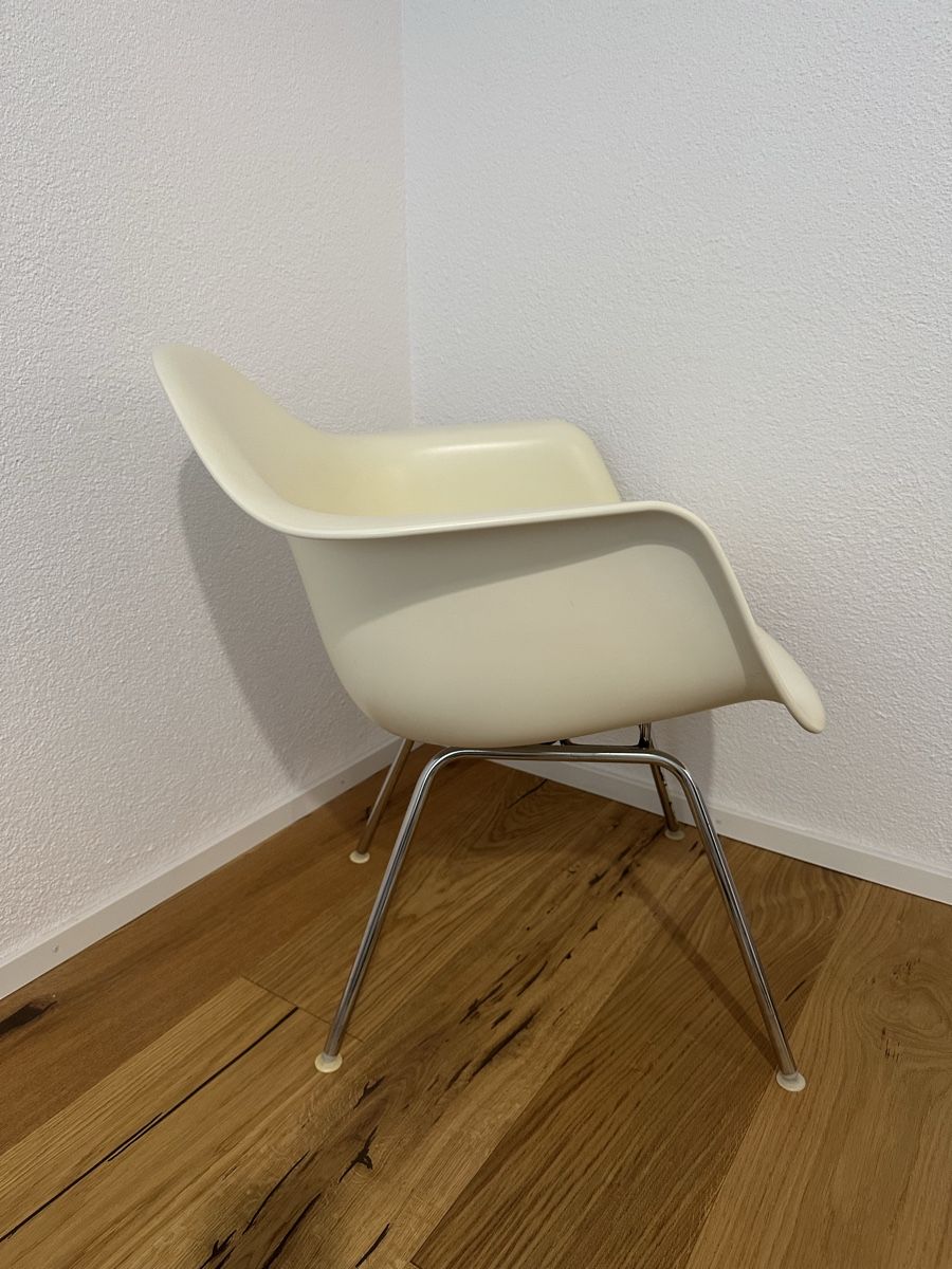 Vitra Stühle: Vitra - Charles Eames Plastic mit seltener H-Base! – Gebraucht aus Nidau von nin_5gk2 1