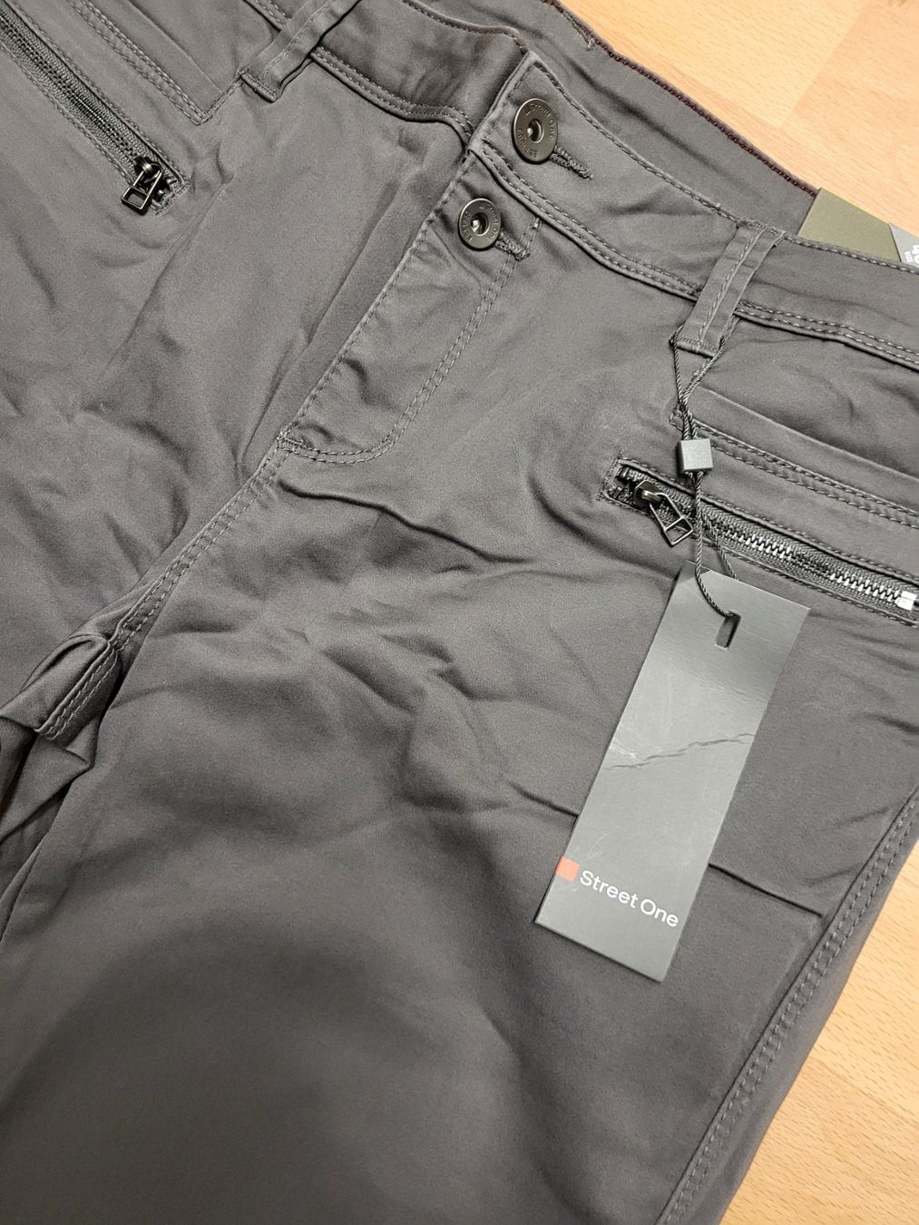 Hosen: Street One Hose,Grau,NEU,Gr.38, CHF 9.90 statt 89.90 !!! – Neu und originalverpackt aus Avenches von FashionFactoryOutlet 1