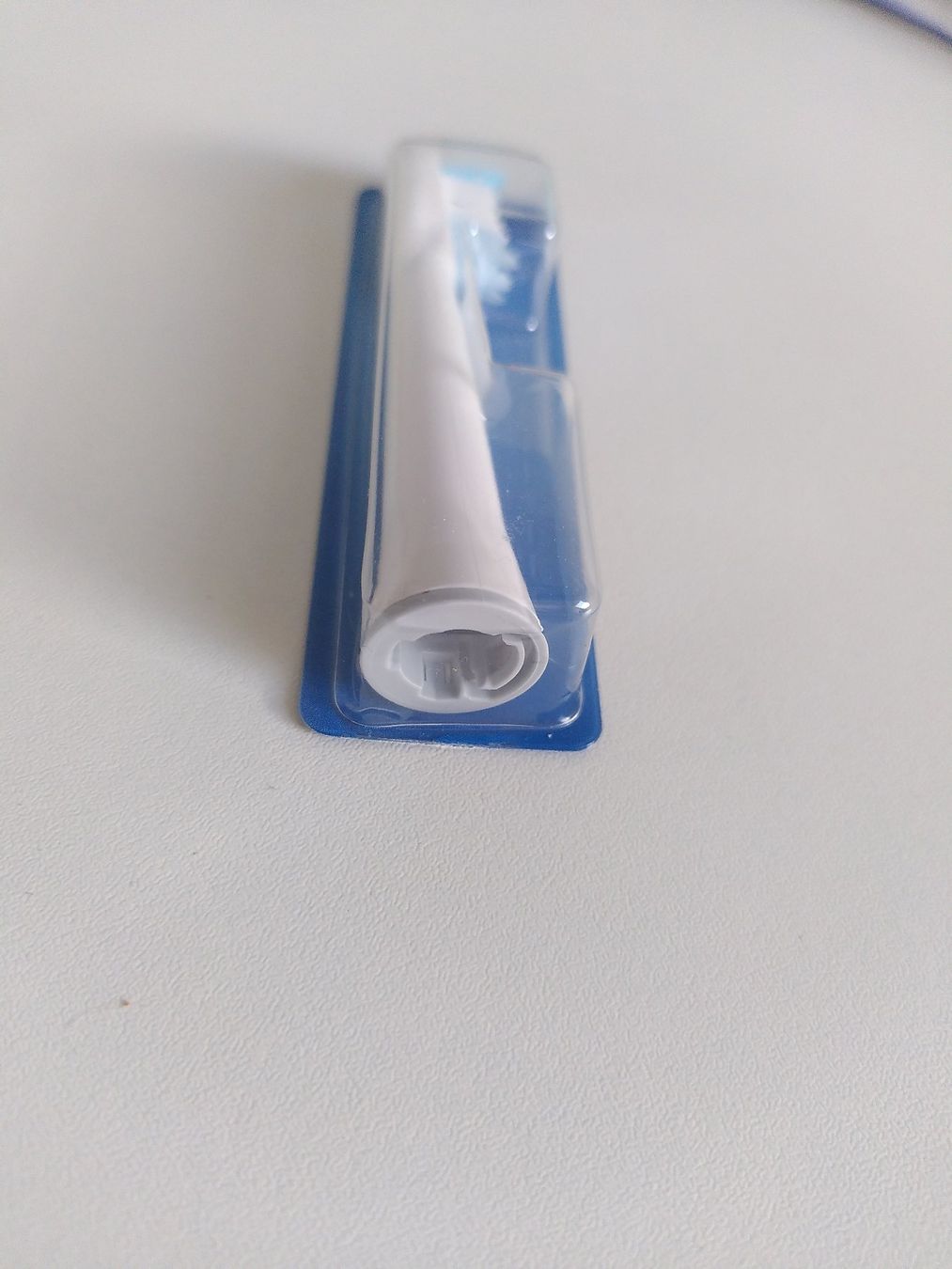 Oral B Cura dei denti: 4 embouts pour brosse à dent électrique Oral-B – Nuovo e nell'imballaggio originale da Lausanne venduto da Flofloflofloflo 2