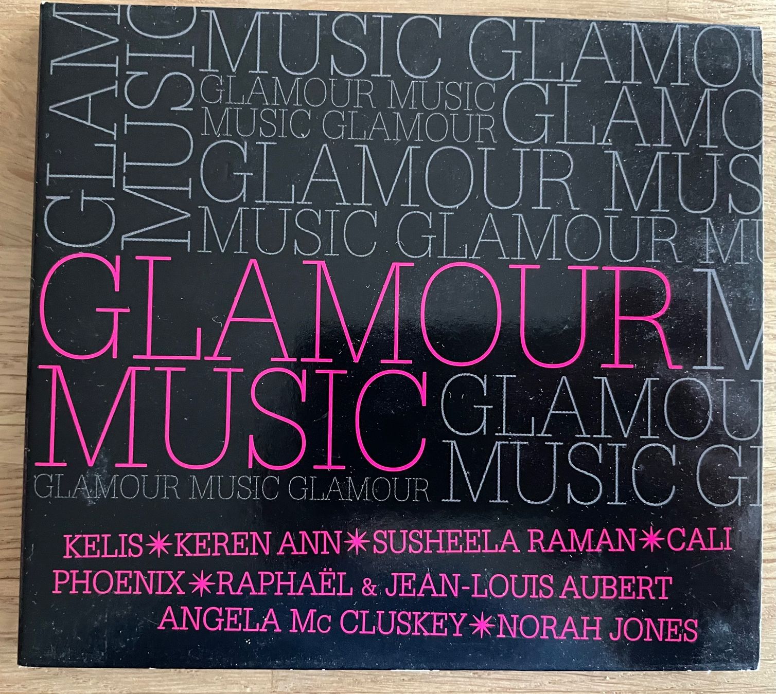 CD: CD - Glamour Music - 2005 – Usato da Winterthur venduto da Secondhand-Family