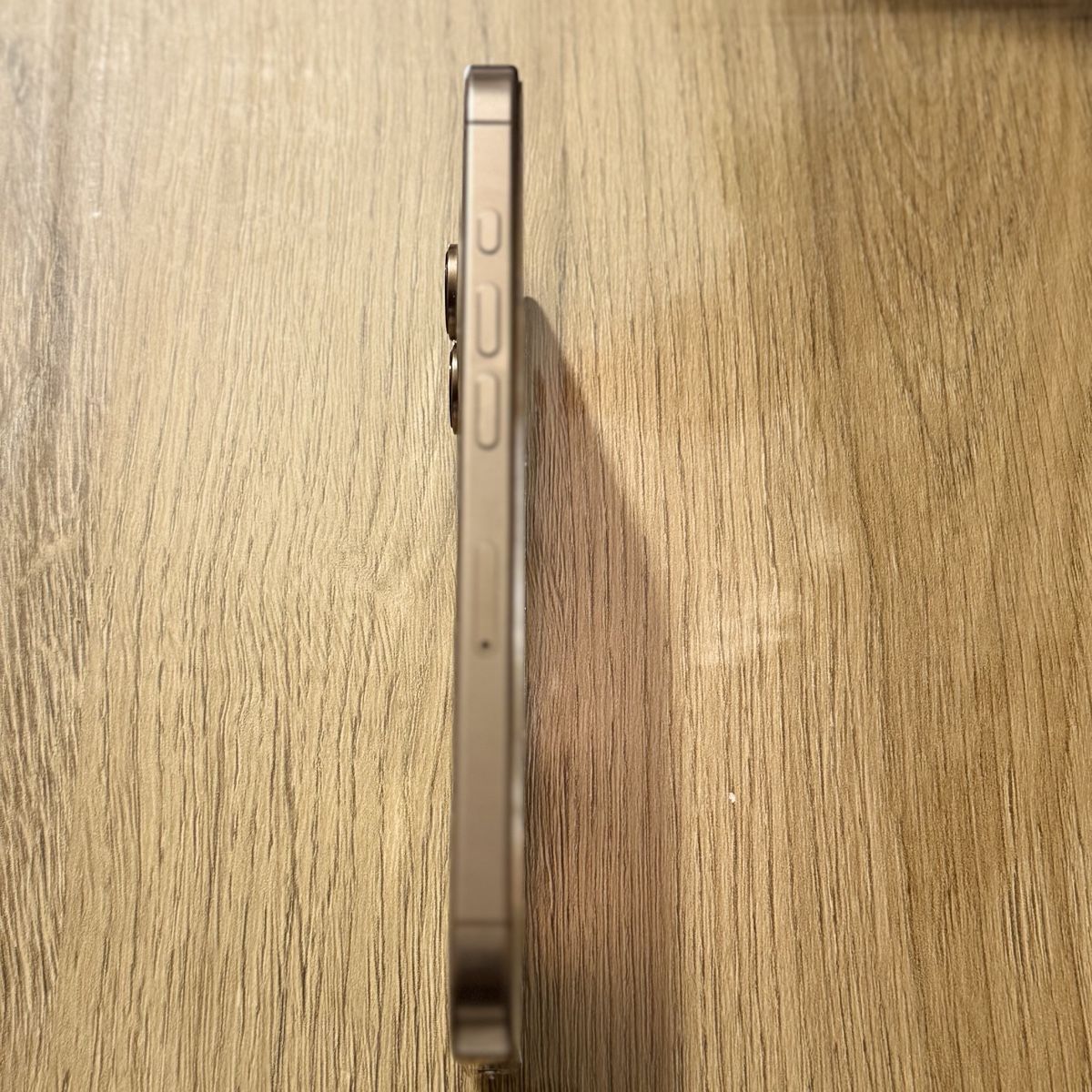 Apple Portables: IPhone 16 Pro, Gold – D'occasion à Crissier par Momo0202 4