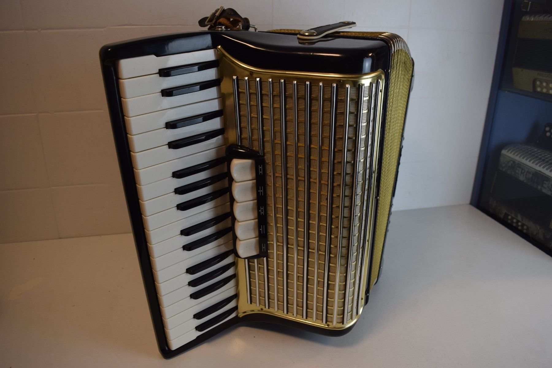 Hohner Musikinstrumente: Akkordeon chromatisch Hohner Concerto III – Gebraucht aus Zürich von baumusik 5
