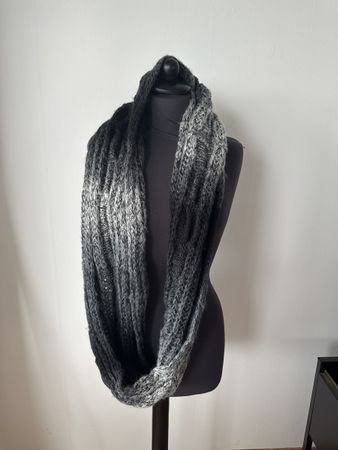 Damen Schal grau meliert Zopfmuster guter Zustand