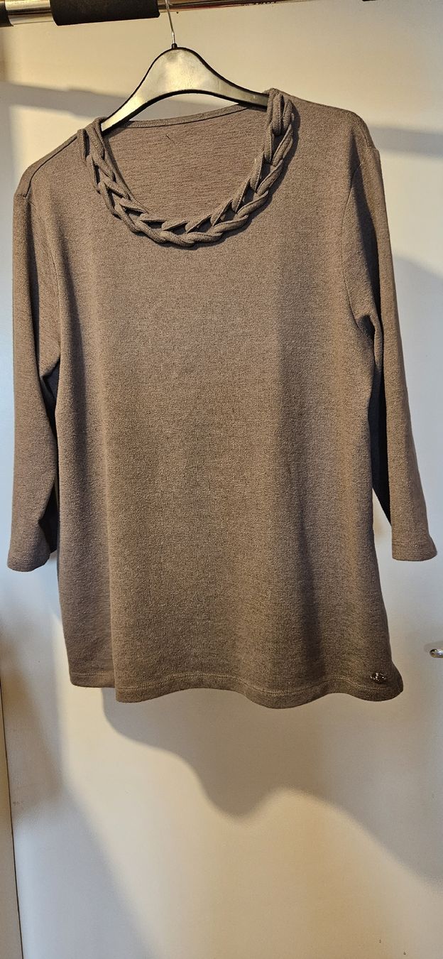 Maglioni & Felpe: Brauner Pullover mit Zopfmuster, Gr. M – Usato da Basel venduto da NikaV13