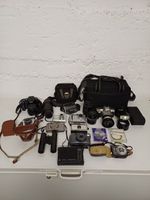 Große Sammlung von Fotoausrüstung.