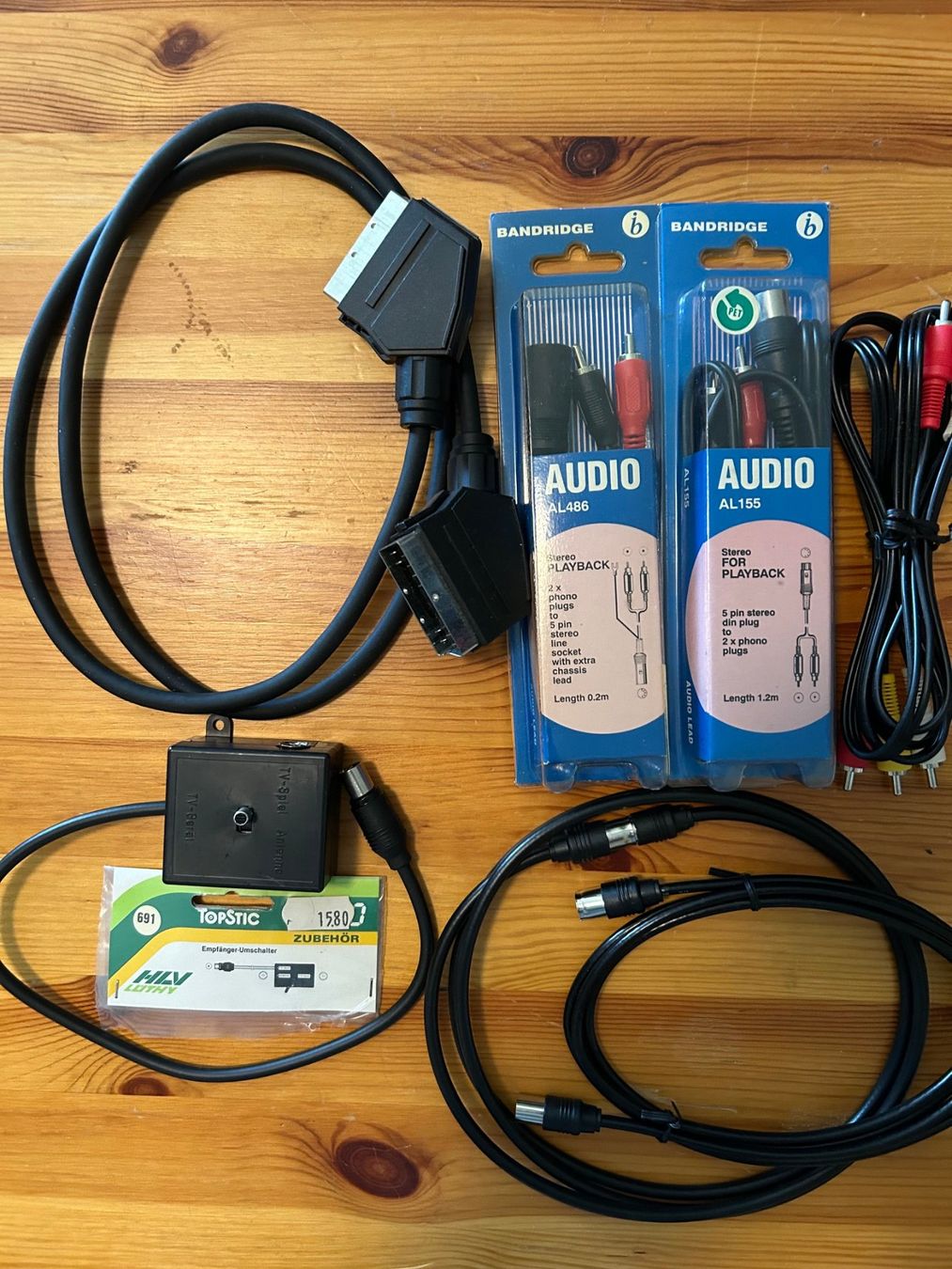 Kabel: Diverse Kabel-Sammlung: Scart, Antenne, Audio – Gebraucht aus Bern von Fireblades