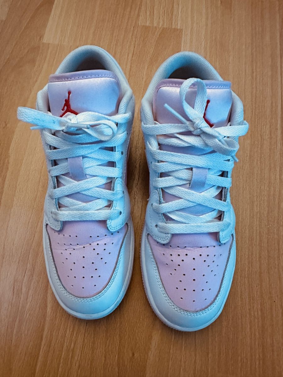 Jordan Chaussures femmes: Jordan 1 Low Rosa Weiss Gr. 37 – D'occasion à Thalwil par Mathilda2010
