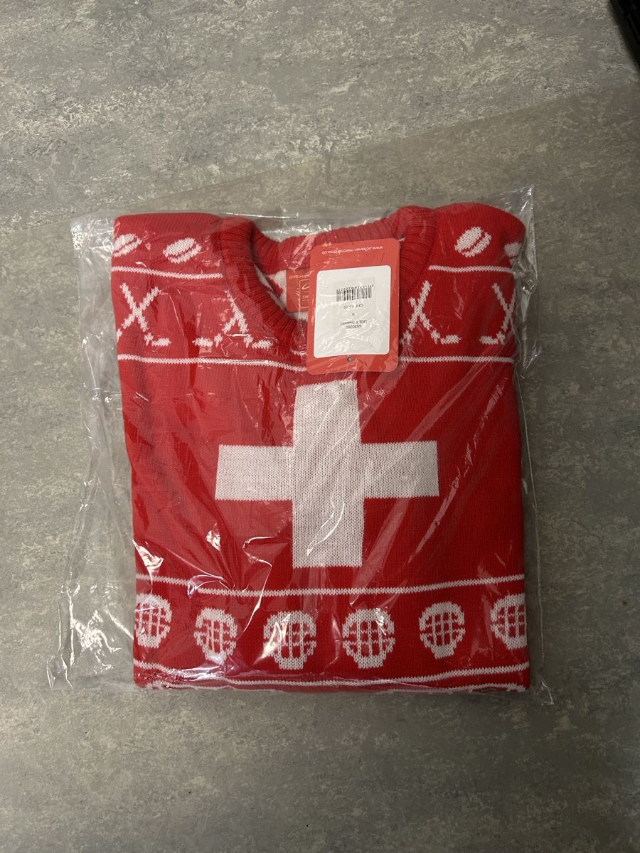 Pulls & Sweat-shirts: Schweizer Pulli – Neuf avec emballage d'origine à Hombrechtikon par Etagere92 1