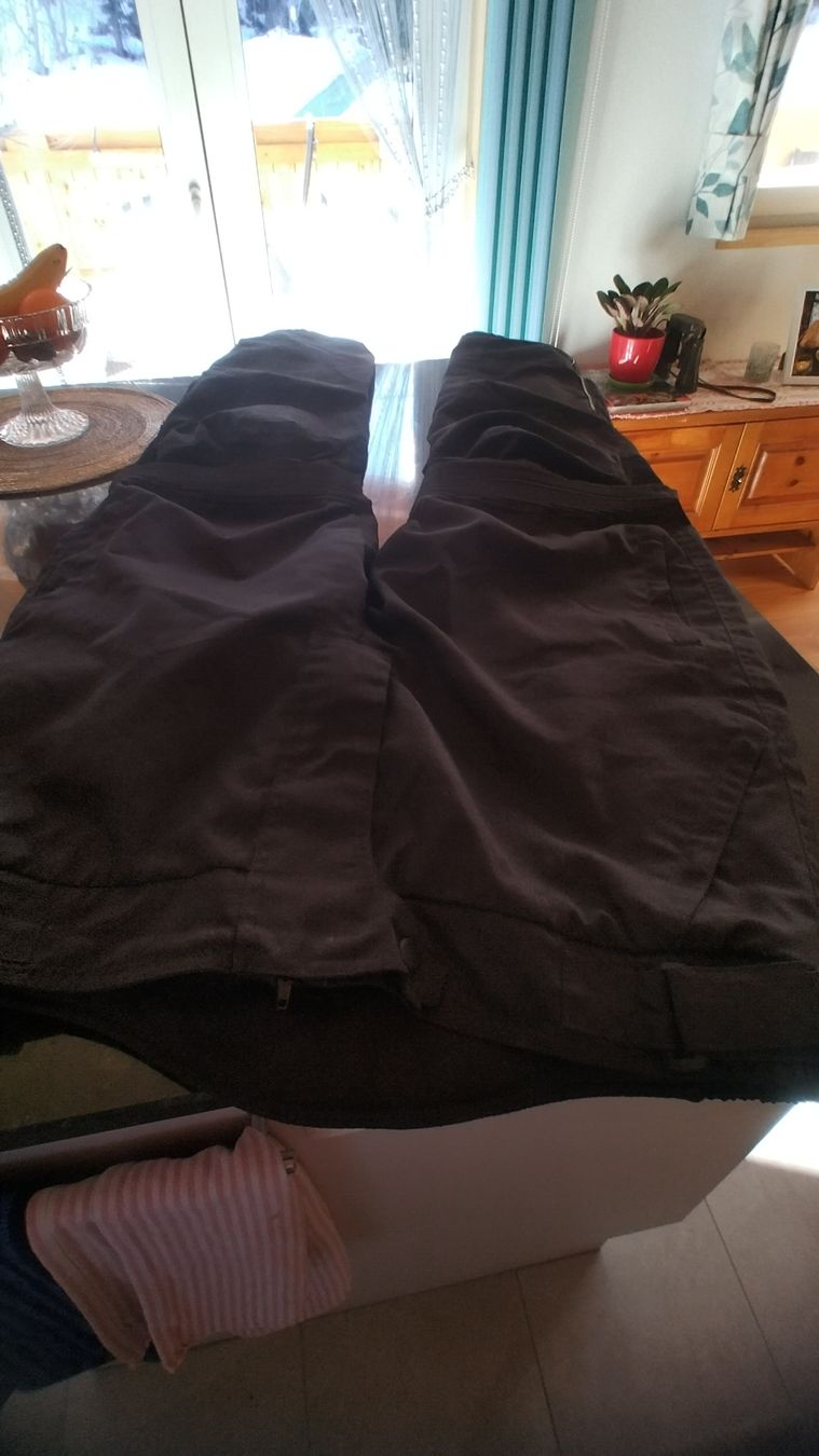 Pantaloni: Motorradhose – Usato da St.Margrethenberg venduto da Tele2internet
