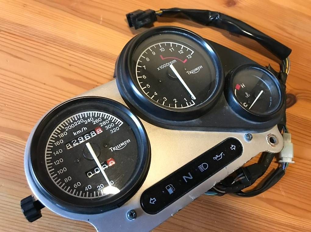 Tutti i ricambio per moto: Triumph Trident Sprint 900 Tacho/Cockpit – Difettoso da Combremont-le-Petit venduto da tim_57gl