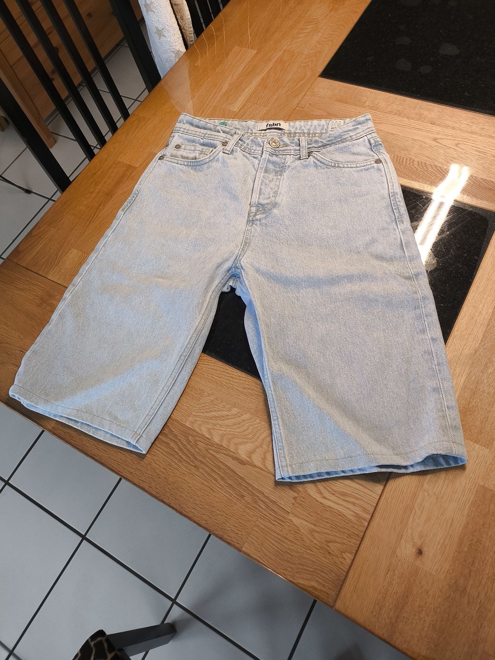 Jeans: Kurze Hose Gr.27 – Usato da Burgdorf venduto da Ropajesi