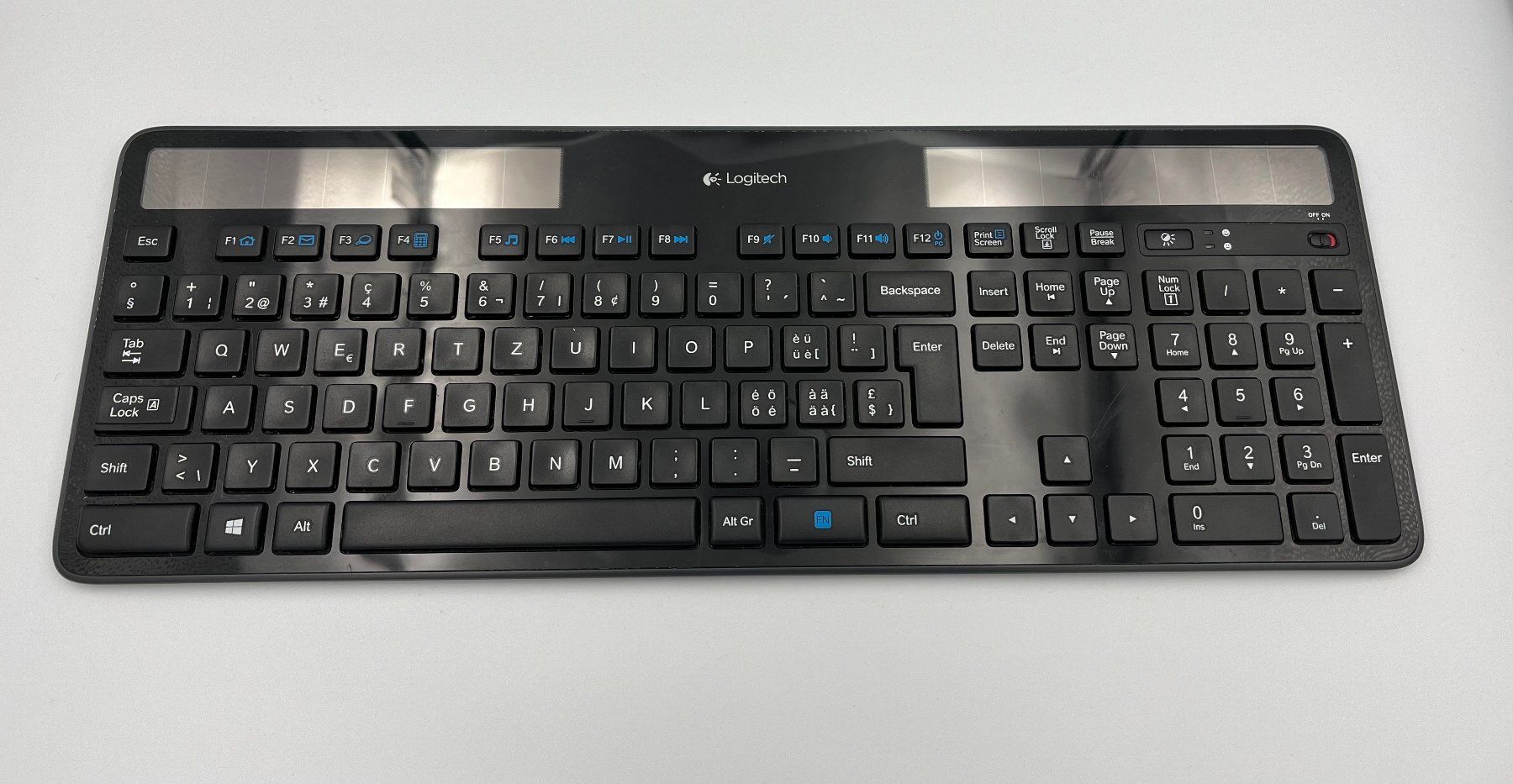 Logitech Tastaturen: Logitech Tastatur K750 Solar CH-Layout – Gebraucht aus Basel von Xani