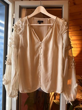 Bluse Beige mit Rüschen auf Ärmeln