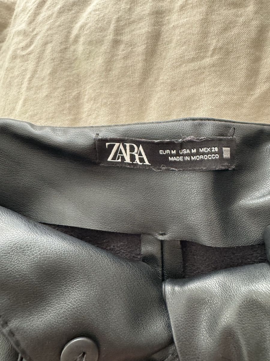 Zara Pantaloni: Leder Optik Hose Zara, Gr. M – Usato da Rümlang venduto da selina_koenig 2