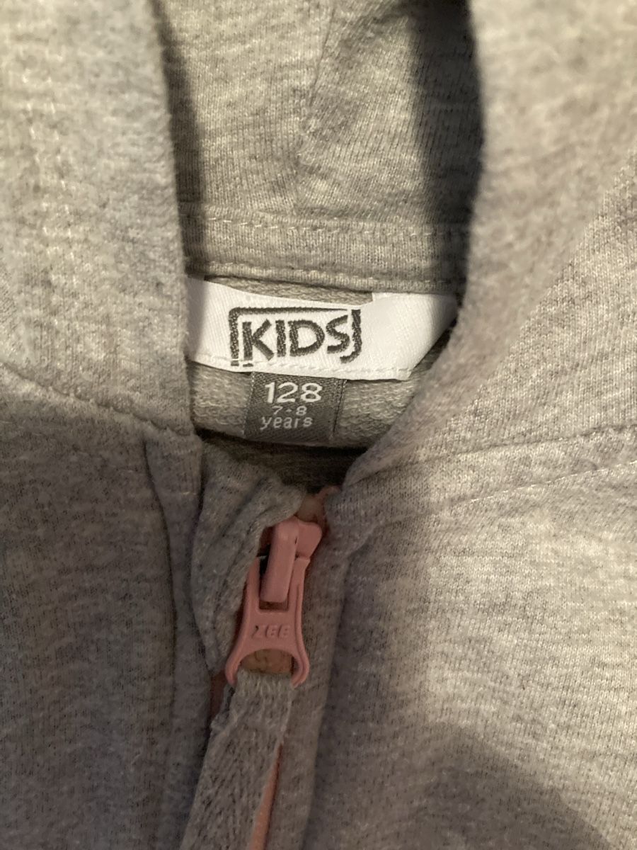 Jacken & Mäntel: Mädchen Sweatjacke Gr. 128 – Gebraucht aus Emmenbrücke von JJ_89 2