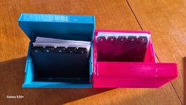 2 Karteikästen pink  grün, Register A-Z & Karten 7.5 x 10.5