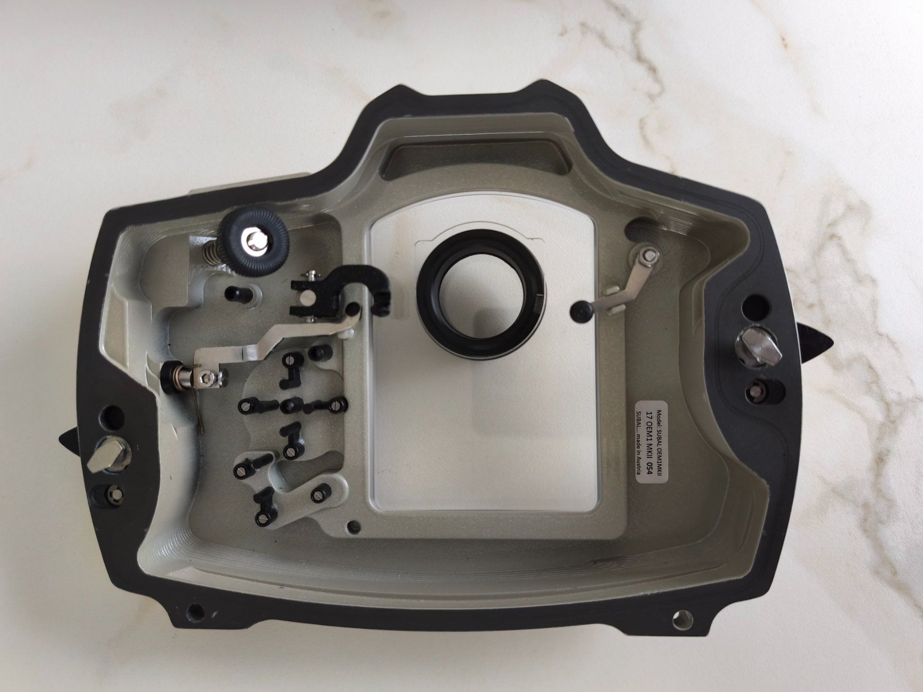 Olympus Lampade & Macchine fotografiche: Subal Olympus EM 1 MKII underwater housing – Usato da Hergiswil NW venduto da luc_b5pz 5