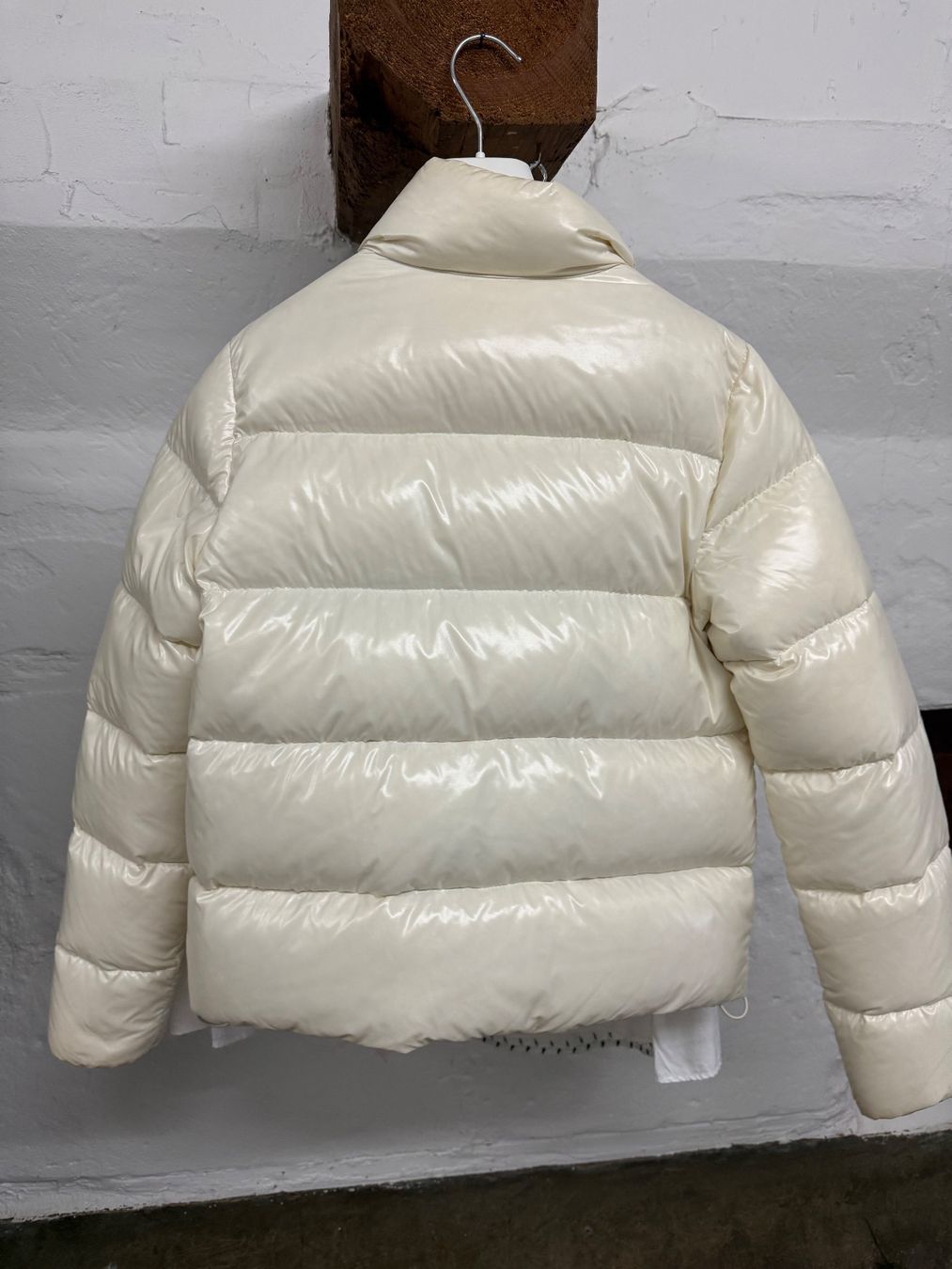 Moncler Giacche: Moncler Daunenjacke perlweiss – Usato da Lutzenberg venduto da Schatzkiste88 2