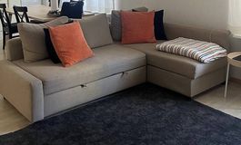 Ikea Gemütliches Ecksofa mit Schlaffunktion und Stauraum