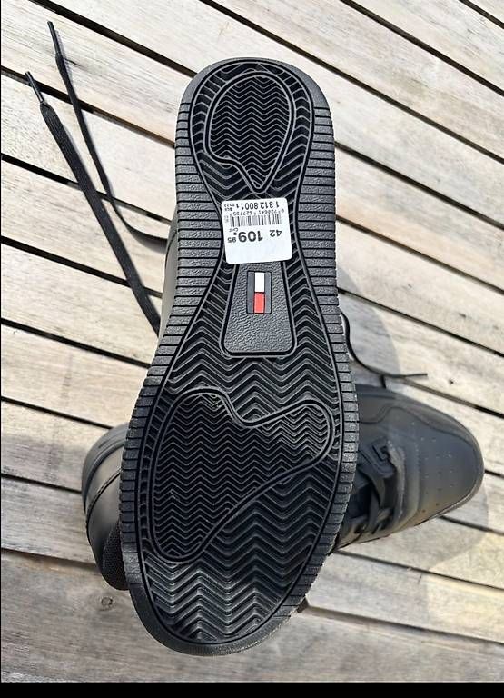 Scarpe da uomo: Tommy Hilfiger Sneaker Gr 42, neu! – Usato da Buchs SG venduto da Ceecee1 1