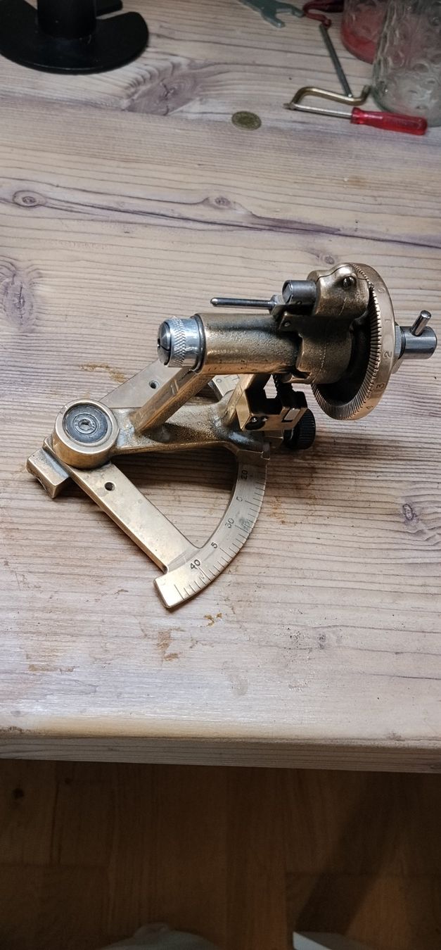 Tutte le macchine: Machine de lapidaire ancienne - Facetteuse double disque – Usato da La Sarraz venduto da RSwiss 3