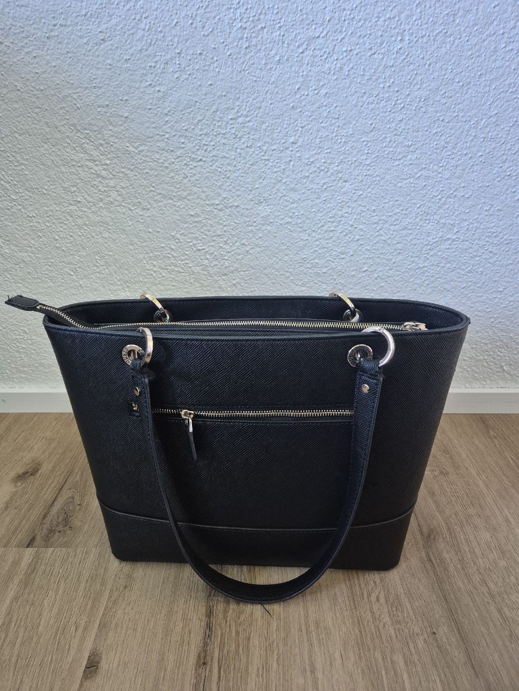 Guess Borse da donna: Guess Handtasche schwarz – Usato da Oberriet SG venduto da bae_2kbx 1