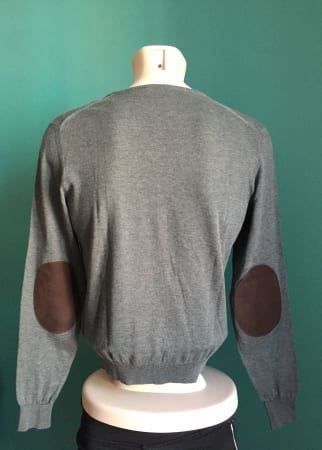 Pelikamo Maglioni & Felpe: PELIKAMO V-Pullover mit Ellbogen Patches – Usato da Zürich venduto da ClosetQueen 2