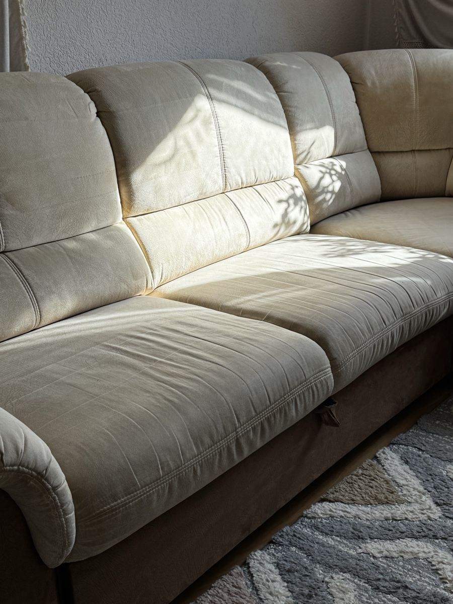Divani: Grosses Ecksofa mit Schlaffunktion und Gebrauchsspuren – Usato da Wolfhausen venduto da yav_kxl9 7