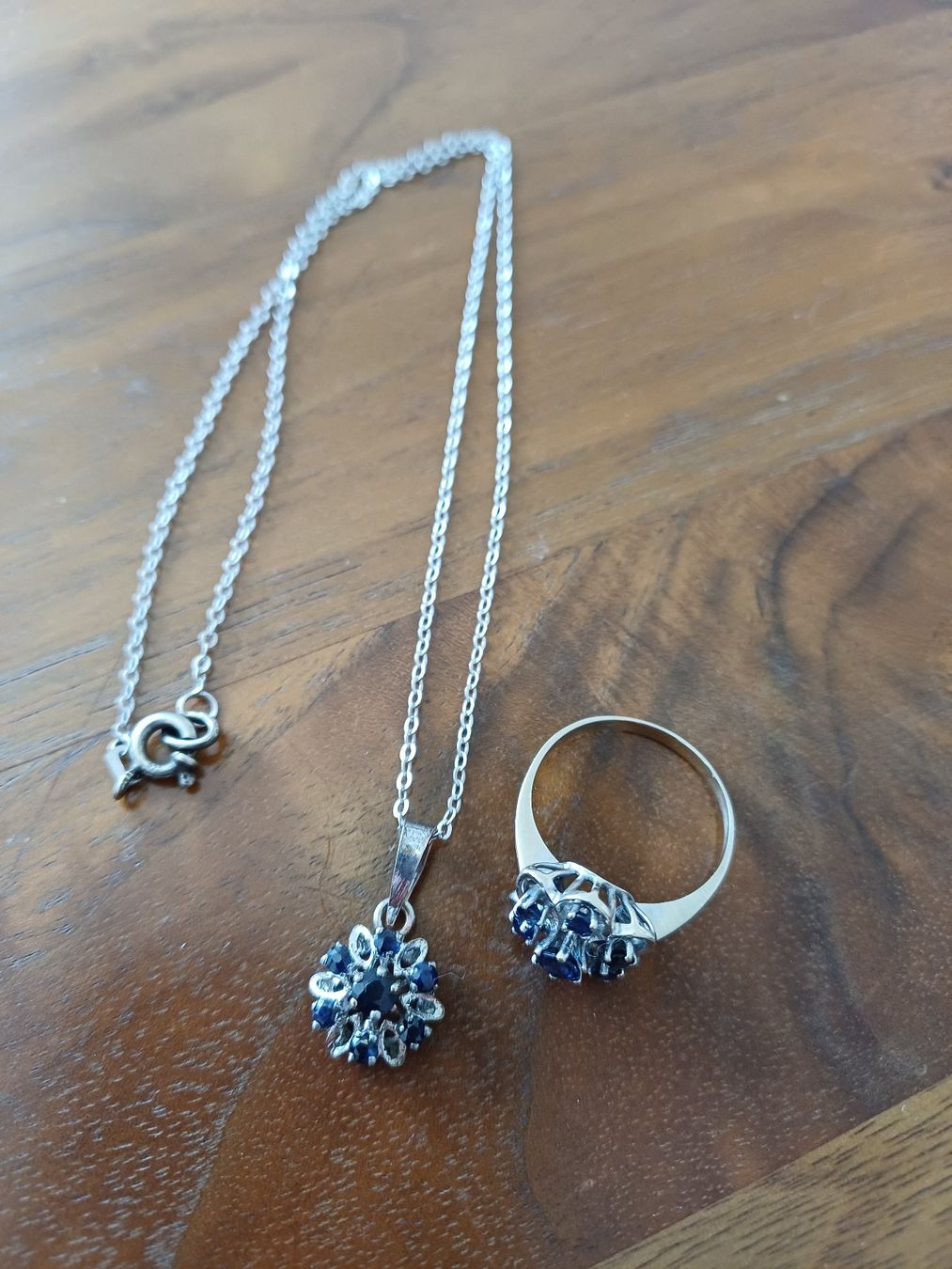 Altri gioielli: Silberschmuck Set: Ring & Kette mit dunklen Steinen 💍 – Usato da Oberrohrdorf venduto da BrightCrystal