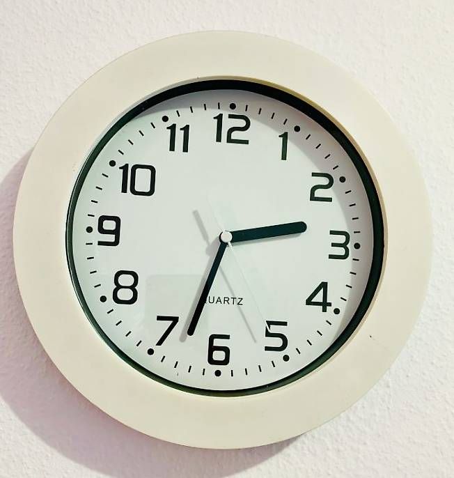 Orologi da terra & Orologi da parete: Horloge murale blanche simple – Usato da Lausanne venduto da ven_qll7