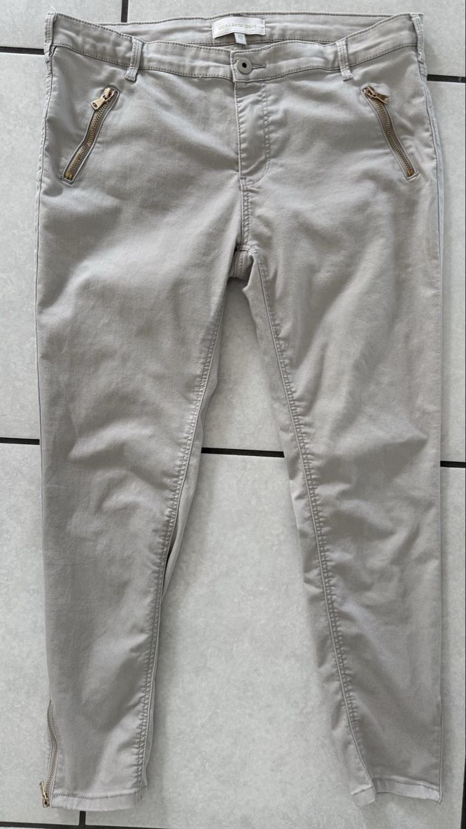 Zebra Hosen: Damen Hose Zebra Basic Dept beige Grösse 42, Top erhalten – Neu (gemäss Beschreibung) aus Lyss von Sibella56