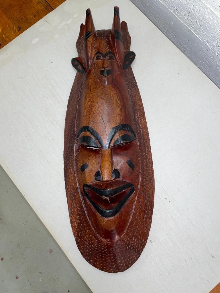 Internationale Kunst: Geschnitzte afrikanische Holzmaske – Gebraucht aus Schwerzenbach von Tamama 9