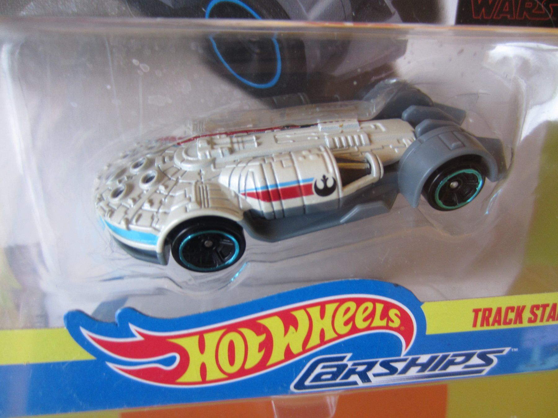 Hot Wheels Modellini d'auto: Hot Wheels Millenium Falcon Modellauto Fabrikneu – Nuovo e nell'imballaggio originale da Sursee venduto da Tschiger 1