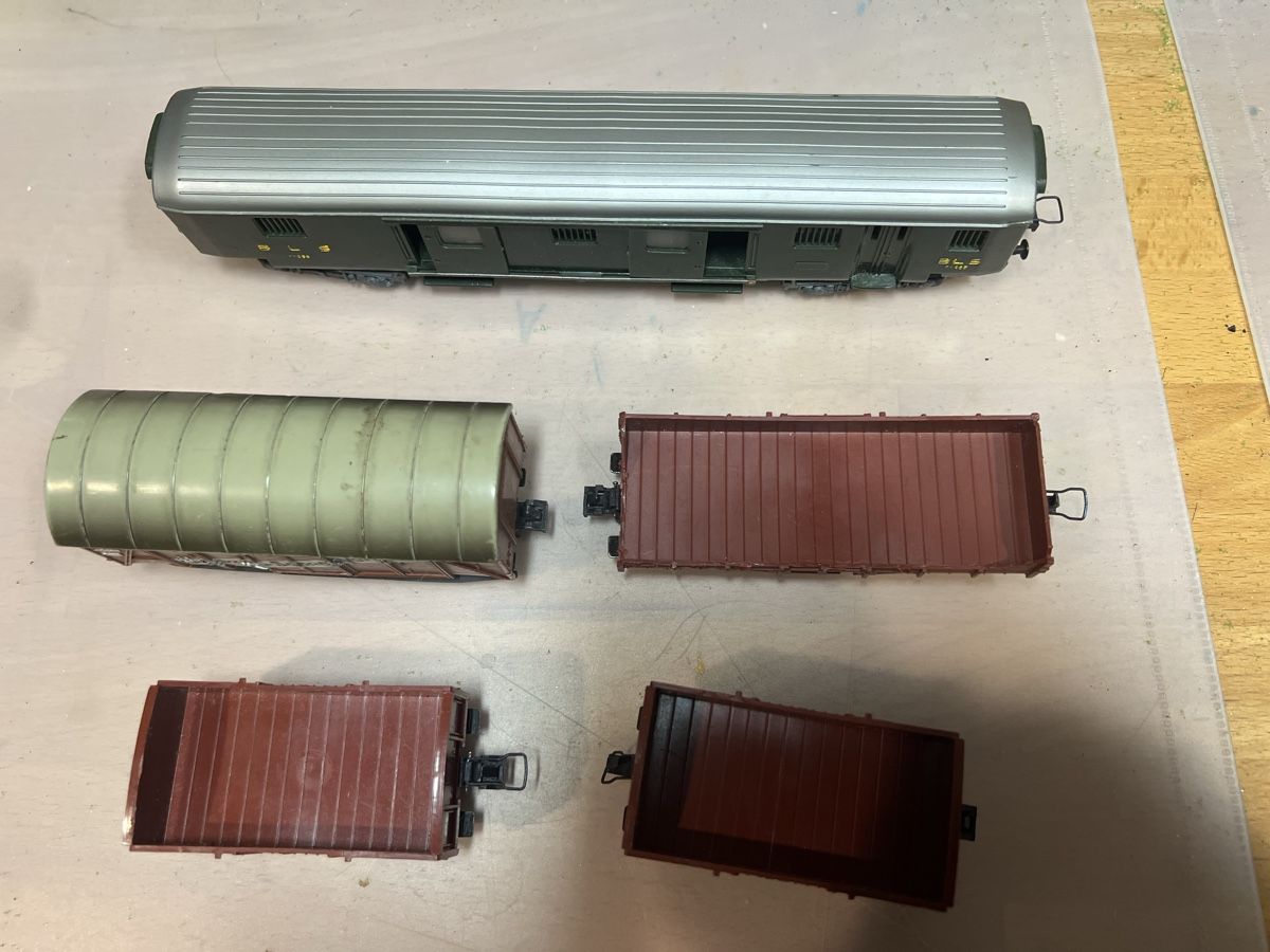 Trix Modelleisenbahnen: Div Trix Güterwagen und Personenwagen – Gebraucht aus Dübendorf von Troggy 1