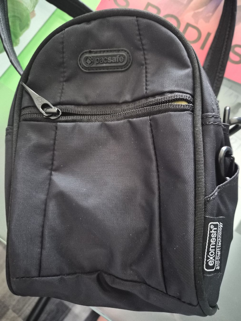 Pacsafe Borse: Umhängetasche Pacsafe Ls100 schwarz. – Usato da Basel venduto da dhe_qbg8