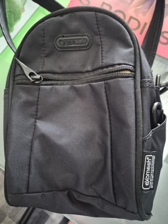 Umhängetasche Pacsafe Ls100 schwarz. 