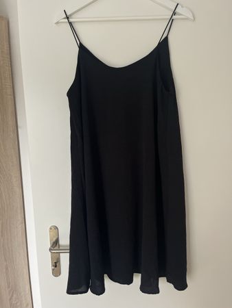 Schwarzes Kleid 