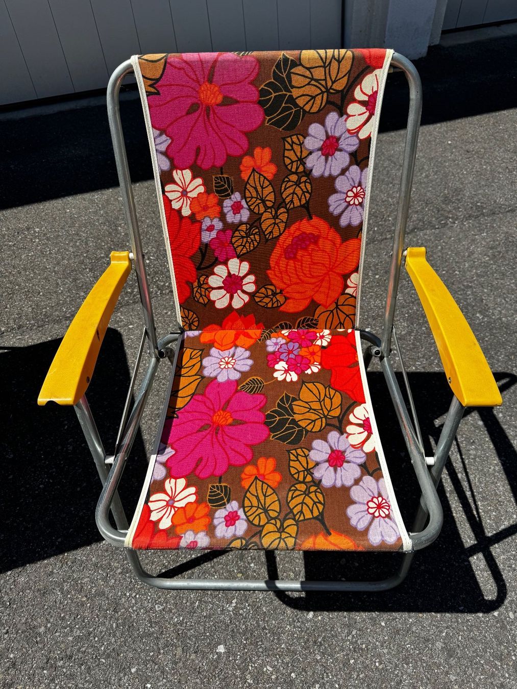 Set di tavolo e panche: RETRO Campingtisch und Klappstühle mit Grill – Usato da Lyss venduto da bue_mx2c 2
